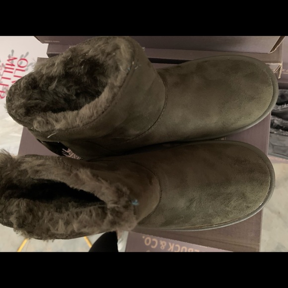 Roebuck and Co. size 6 olive faux fur boots. - Picture 3 of 4